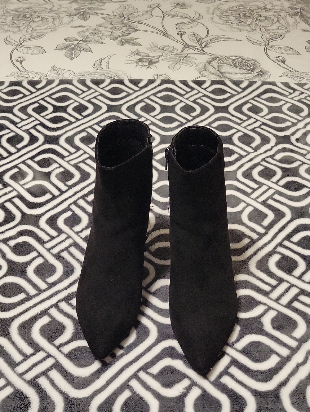 Women's Black Pointed-Toe Ankle Boots
